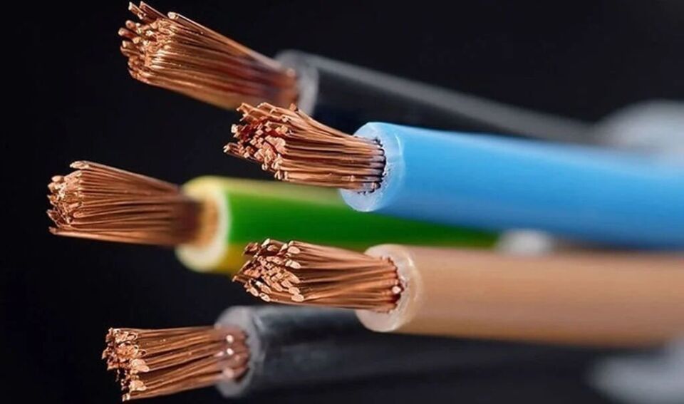 Öznur Kablo 16 mm Nyaf Çok Telli Bakır Elektrik Kablosu Kırmızı 100 Metre